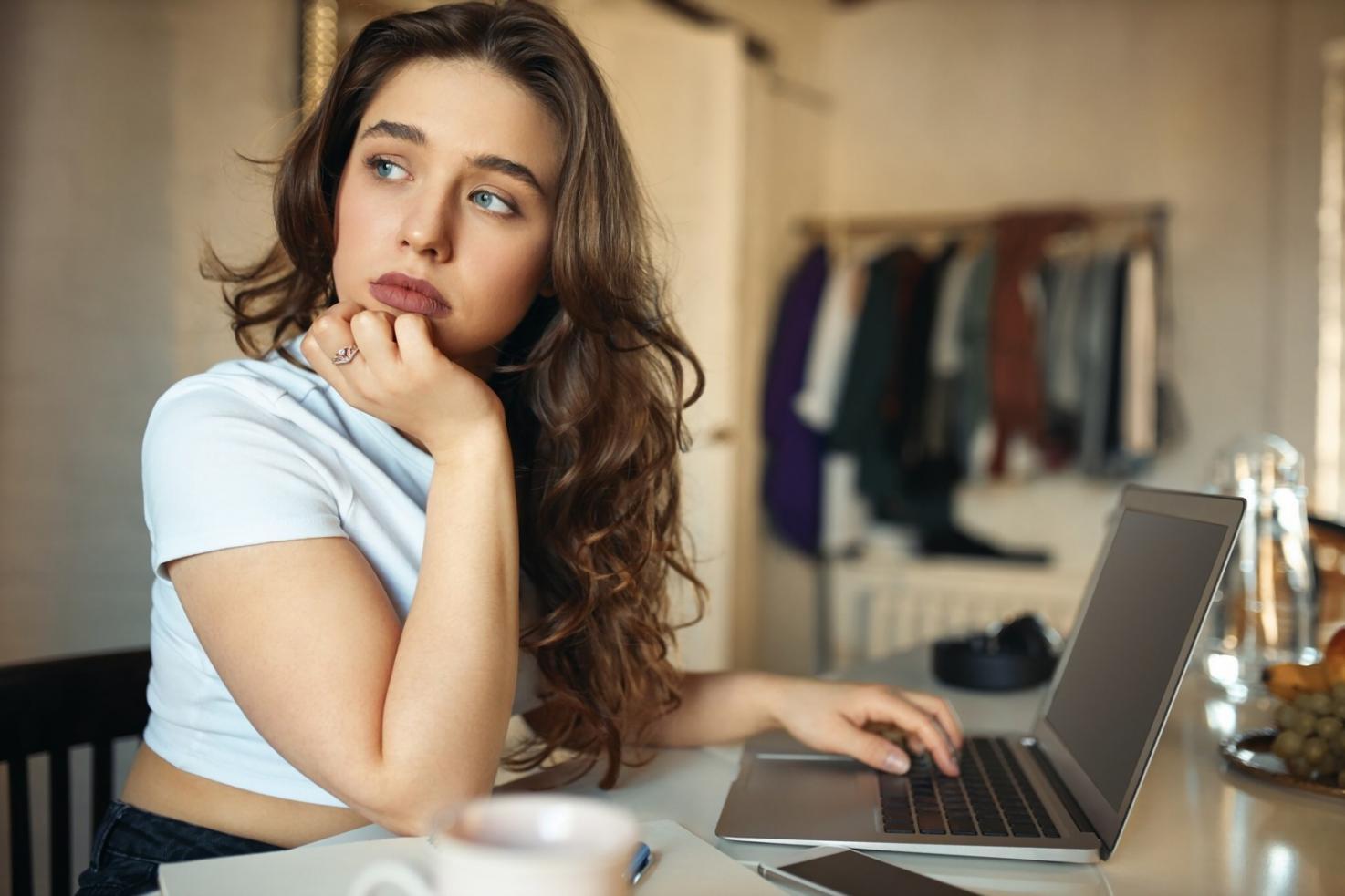 Performance optimization dashboard for cross-platform mobile games